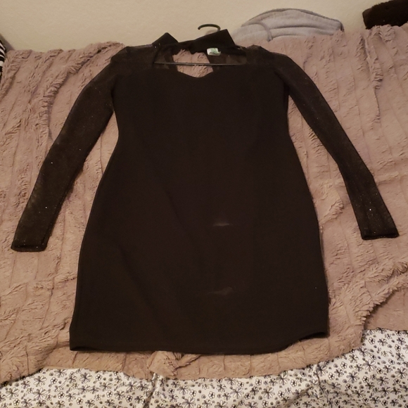 Dress - Picture 2 of 4